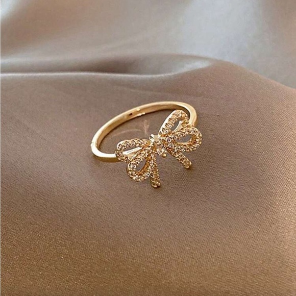 Gold bow ring - Picture 3 of 3